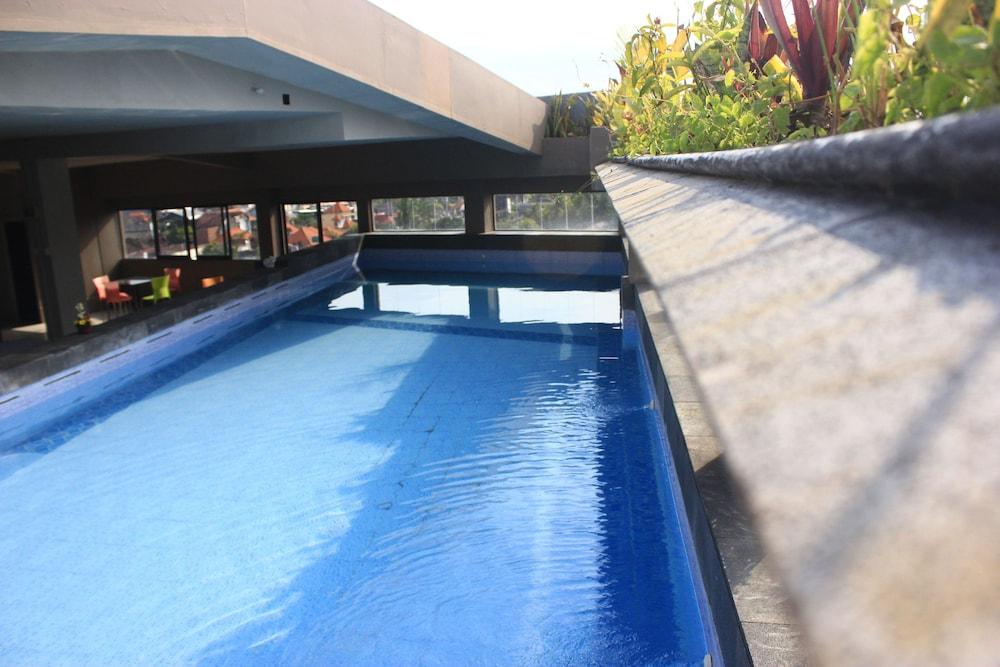 Reddoorz @ Sunset Point Seminyak Hotel Ngoại thất bức ảnh